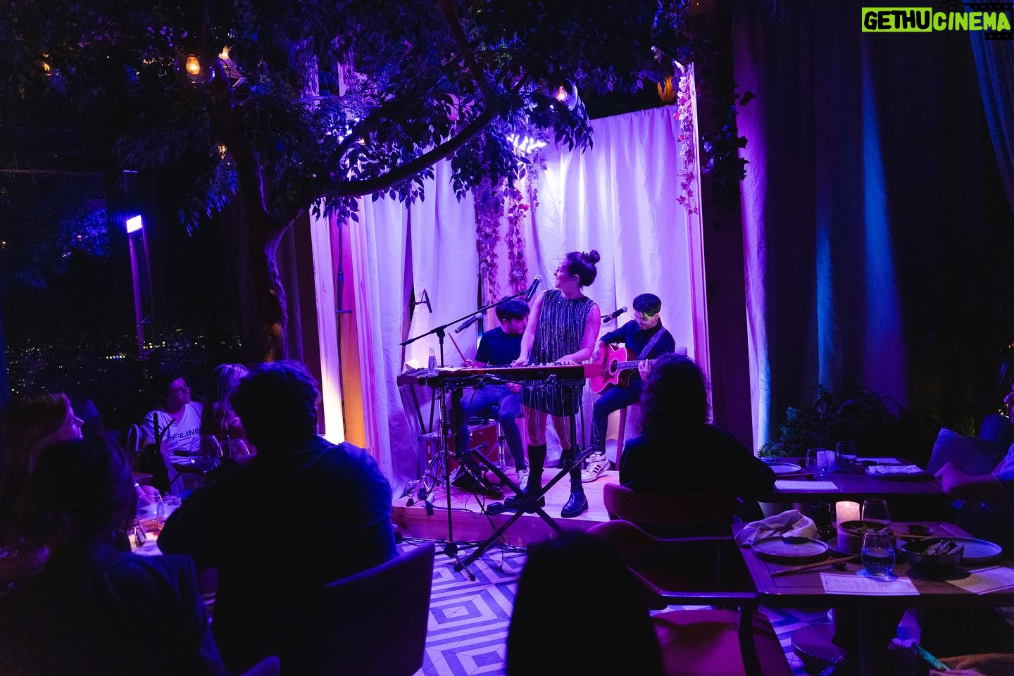 Ximena Sariñana Instagram - Un show acústico muy especial en @linglingmexicocity 🫰🏼