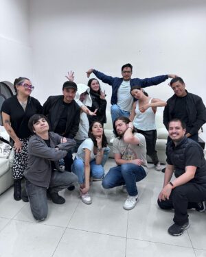 Ximena Sariñana Instagram - 38. Los que me conocen saben que en estas fotos estoy yo en mis estados favoritos: con la gente que amo, cagada de la risa, haciendo lo que más me gusta. Me siento tremendamente afortunada de llegar hasta aquí con todo lo que tengo a mi alrededor: esa capacidad que tengo de sentir, lo bueno y lo malo, y la capacidad de apreciar el amor que tengo a mi alrededor. Gracias a todxs por acompañarme, y que sea un año más de todo esto para mi para compartirlo con todxs. Les amo 🫶🏼