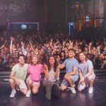 Ximena Sariñana Instagram - ¡Qué lindo verlos anoche! Gracias a @elsant por venir a cantar conmigo y a @mega_mexico LQM 🩵 #mega #megaverso 📷 @apanauu