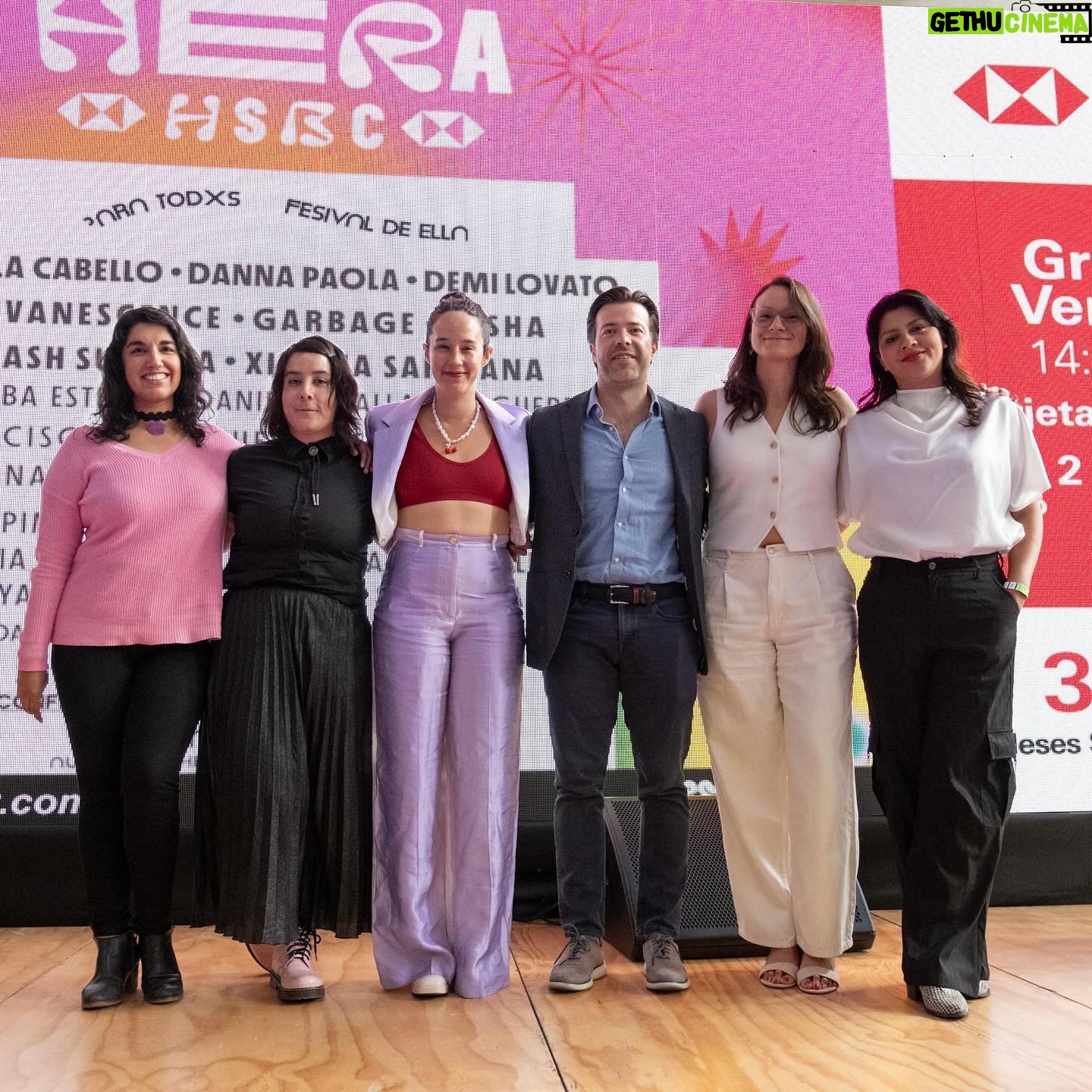 Ximena Sariñana Instagram - Es muy fuerte ver materializado un proyecto con el que llevas tiempo soñando, y que parece algo muy lejano y muy poco posible. Nos lo imaginamos y pasó. Hoy presentamos HeraHSBC @festivalherahsbc , festival conformado 100% por mujeres, un paso firme para la inclusión femenina en esta hermosa industria, un fest hecho por nosotras para todxs. Gracias equipo por hacerlo posible. @pacosierra @ichusita @aleruba @brencl @elispaprika @clau_yannick29 @javo020 @seitrack y gracias a todas las que nos precedieron, sin ustedes no estaríamos aquí. @festivalherahsbc #FestivalHeraHSBC #HeraHSBC24 #DeEllasParaTodxs 📷 @liliestradamx