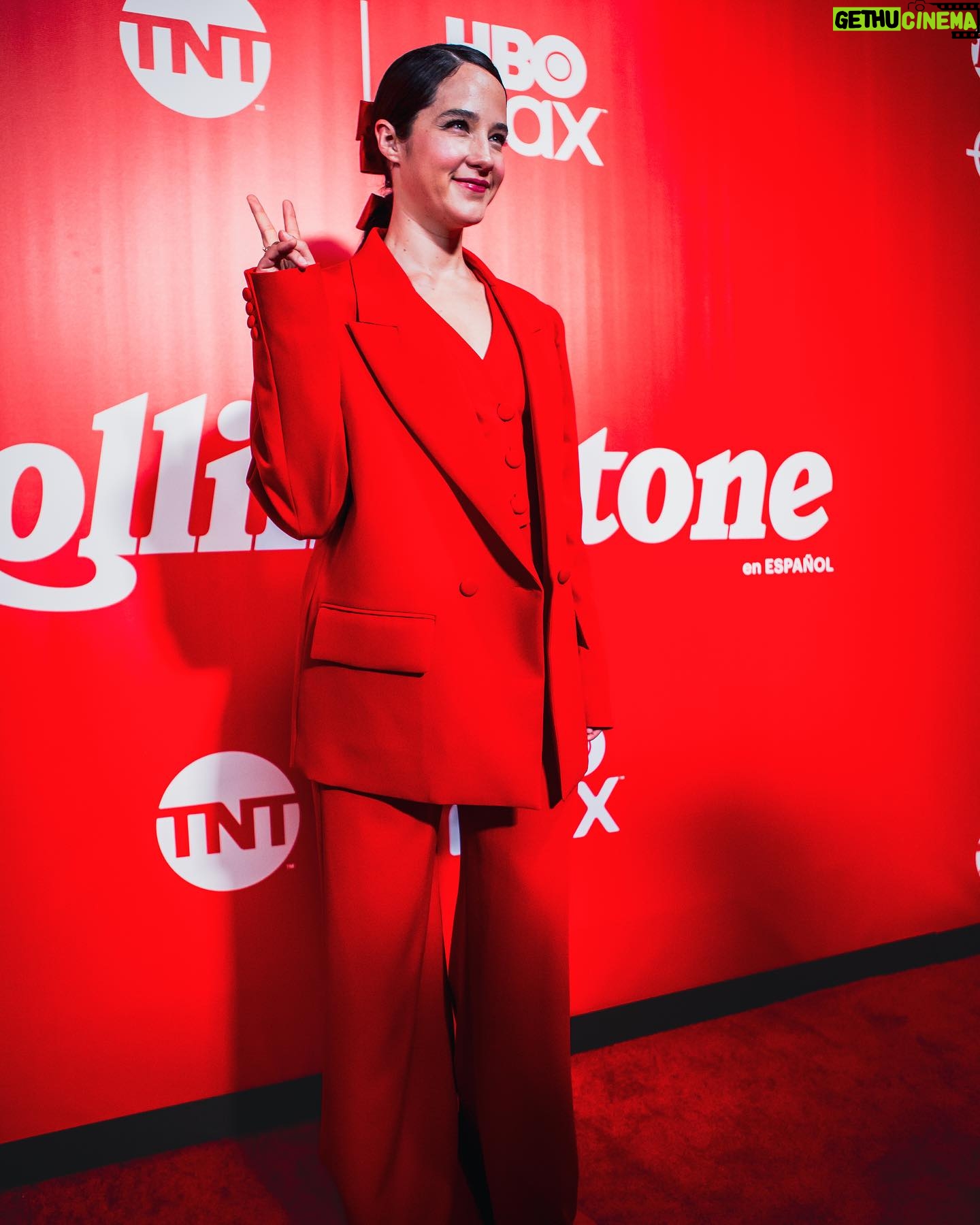 Ximena Sariñana Instagram - Una noche fabulosa en los premios @rollingstoneenespanol con mi querido @juanpablovega 👌🏼💙