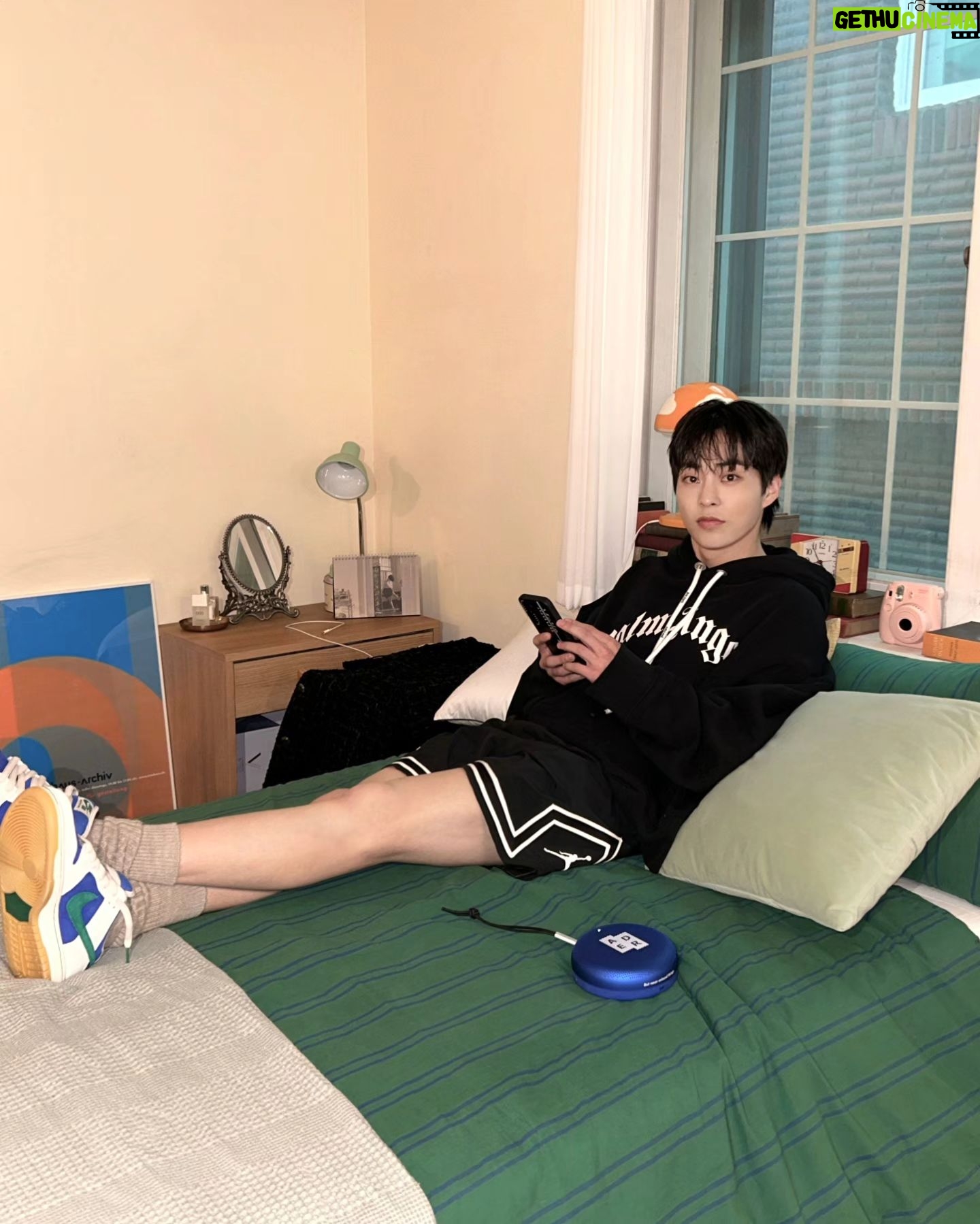 Xiumin Instagram - #광고 #BeosoundA1 #BangOlufsen #ADERERROR #뱅앤올룹슨 @bangolufsen @bangolufsenkorea