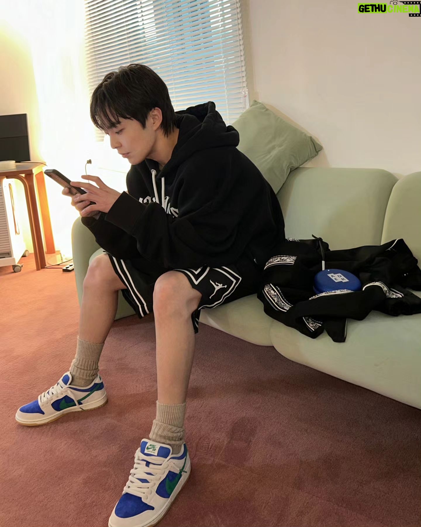 Xiumin Instagram - #광고 #BeosoundA1 #BangOlufsen #ADERERROR #뱅앤올룹슨 @bangolufsen @bangolufsenkorea