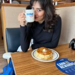 Xochitl Gomez Instagram - Run, don’t walk, to your nearest @ihop today from 7AM-7PM to get your FREE Buttermilk Short Stack, for National Pancake Day! #IHOPpartner 💙❤️