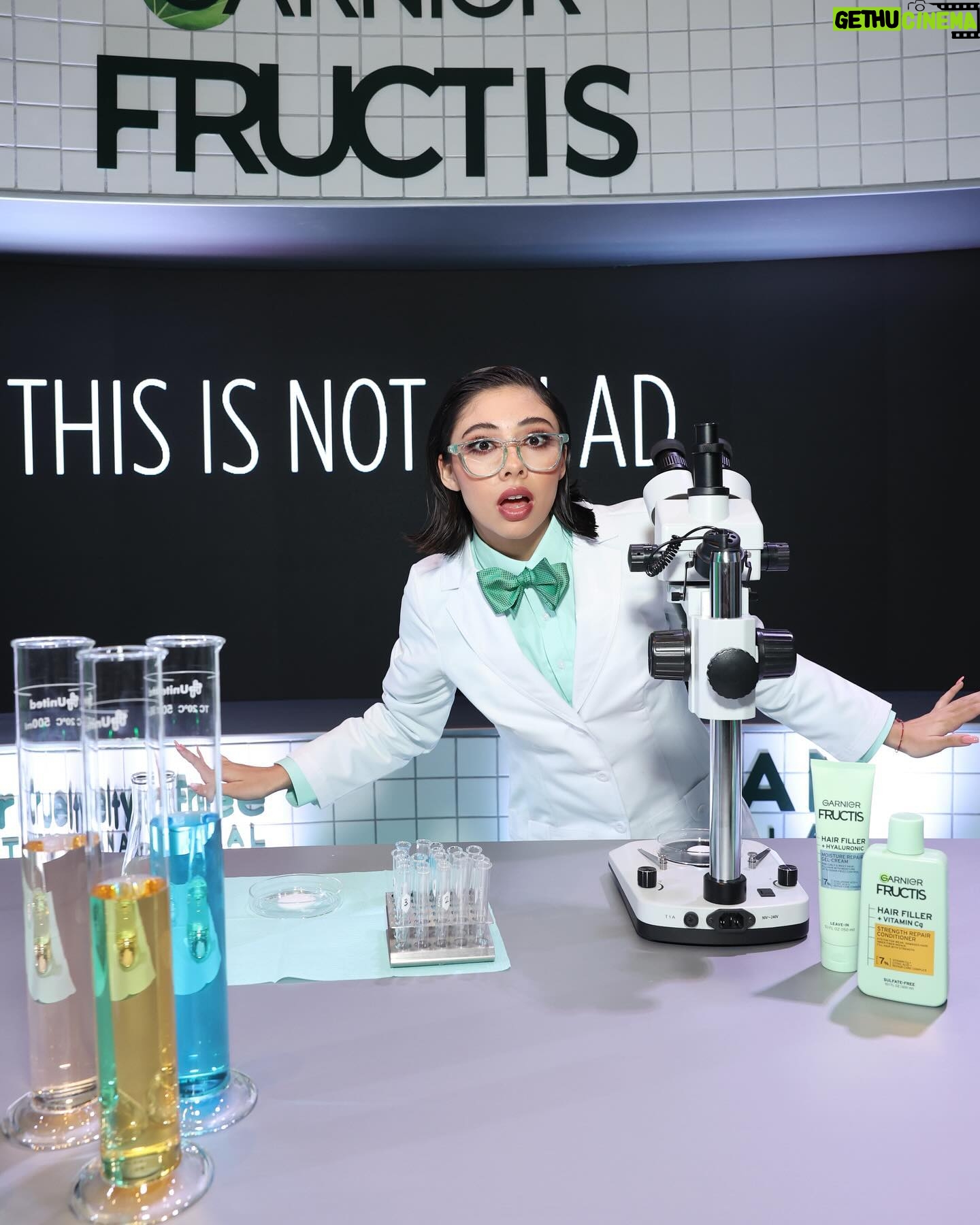 Xochitl Gomez Instagram - Thank you for having me @GarnierUSA! This was such a fun opportunity, hope I can work in the lab one day! π₯Όπ©βπ¬π¬#GarnierPartner #FructisHairFiller