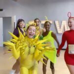 Xochitl Gomez Instagram - The Teletubbies squad 😂 #dwts (TOMORROW IS THE SHOW) Sun costume: @forthestarsfashionhouse Teletubbies: @fashionnova