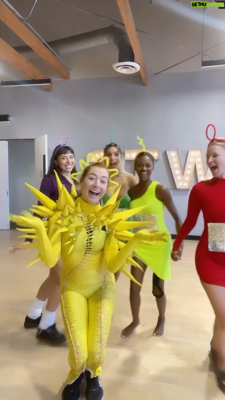 Xochitl Gomez - 452K Likes - The Teletubbies squad 😂 #dwts (TOMORROW IS THE SHOW)
Sun costume: @forthestarsfashionhouse
Teletubbies: @fashionnova