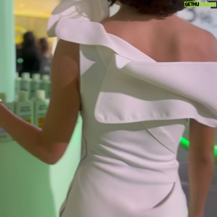 Xochitl Gomez Instagram - Thank you for having me @GarnierUSA! This was such a fun opportunity, hope I can work in the lab one day! π₯Όπ©βπ¬π¬#GarnierPartner #FructisHairFiller