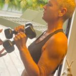 Xuxa Instagram – Acredita que dá @vanessabarbosapersonal @junnoandrade 😅💪❌