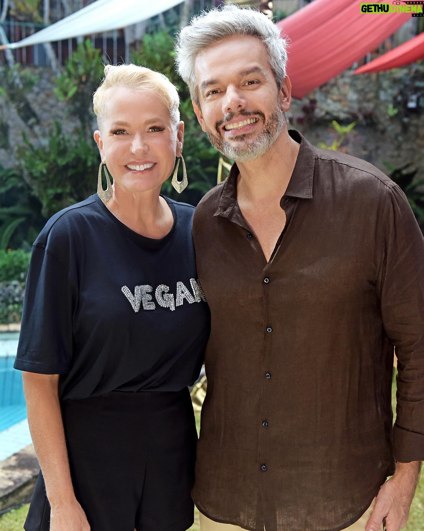 Xuxa Instagram - Dia de estreia! “Vidente por Acidente” já está em cartaz nos cinemas 🎬✨❌ O novo filme do @otaviano tem a participação especial da nossa loira, não perca! 📸 @bladmeneghel 💄 @edduhmakeup Equipe X