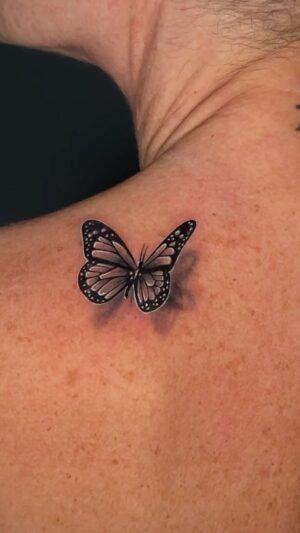 Xuxa Instagram - Minha nova tattoo… gostaram? 🦋
@isabelabadinitattoo 💋❌