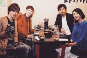 Yûko Takeuchi Instagram - ・
今夜は
#火曜サプライズ
またまたお兄ちゃんと一緒
…この写真
…ただの飲み会みたいだな