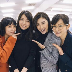 Yûko Takeuchi Instagram - ・
#ドラマQueen
明日は第８話❣️ 今回はアレよね？
この髪の毛で…
て…枝毛か枝毛なのか⁈