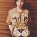 Yûko Takeuchi Instagram - ・ アヤコのお土産Ｔシャツ ガンジーの次は …その前に南極🇦🇶もあったね。 お、おかえり。