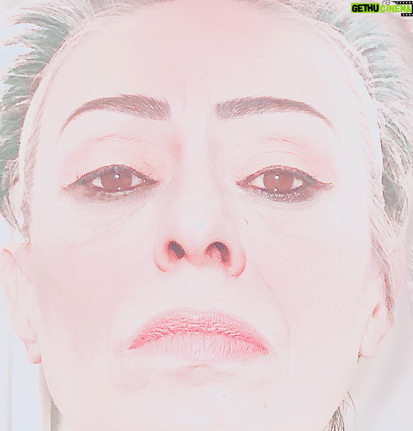 Yıldız Tilbe - 98.9K Likes -