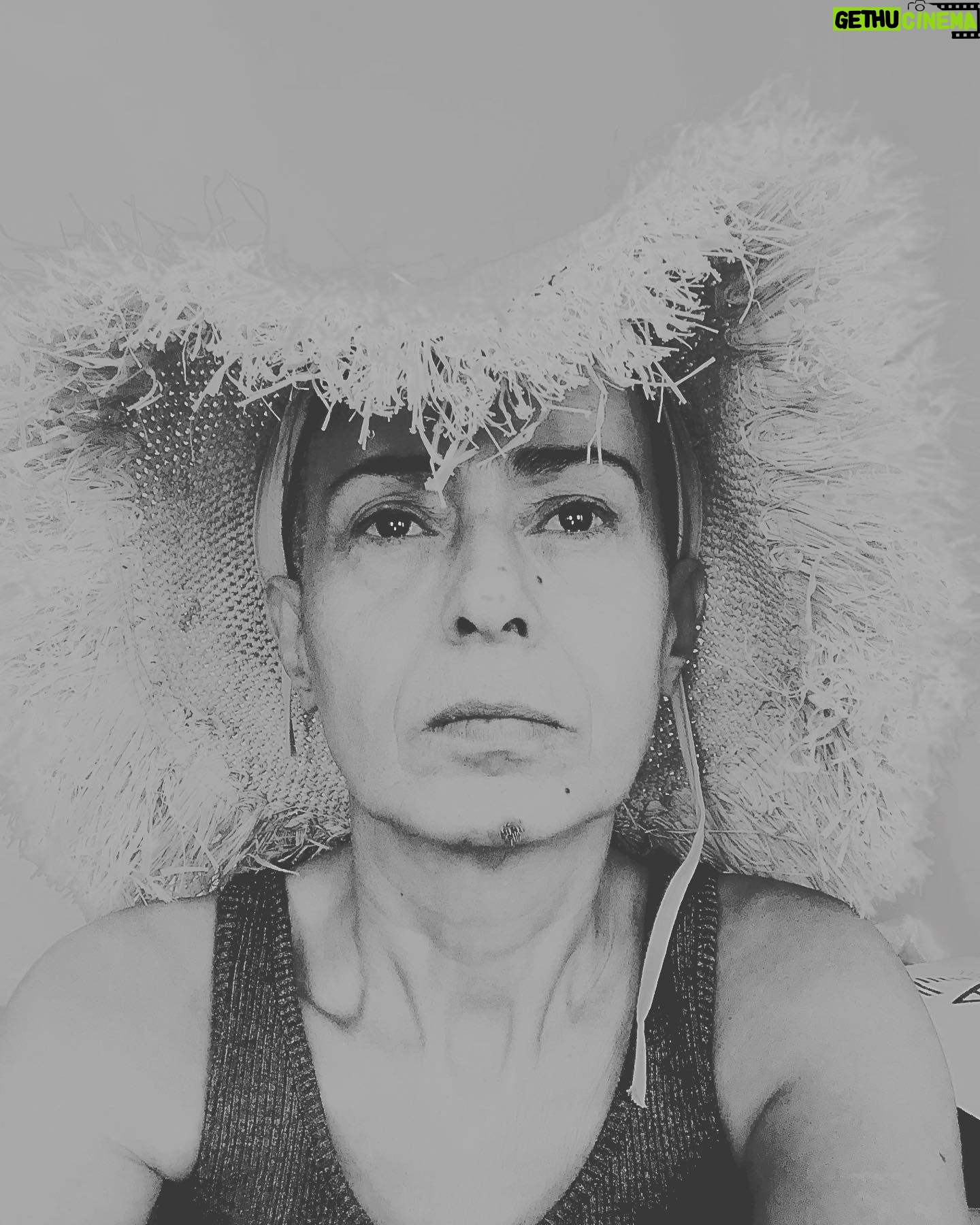 Yıldız Tilbe - 83.9K Likes -