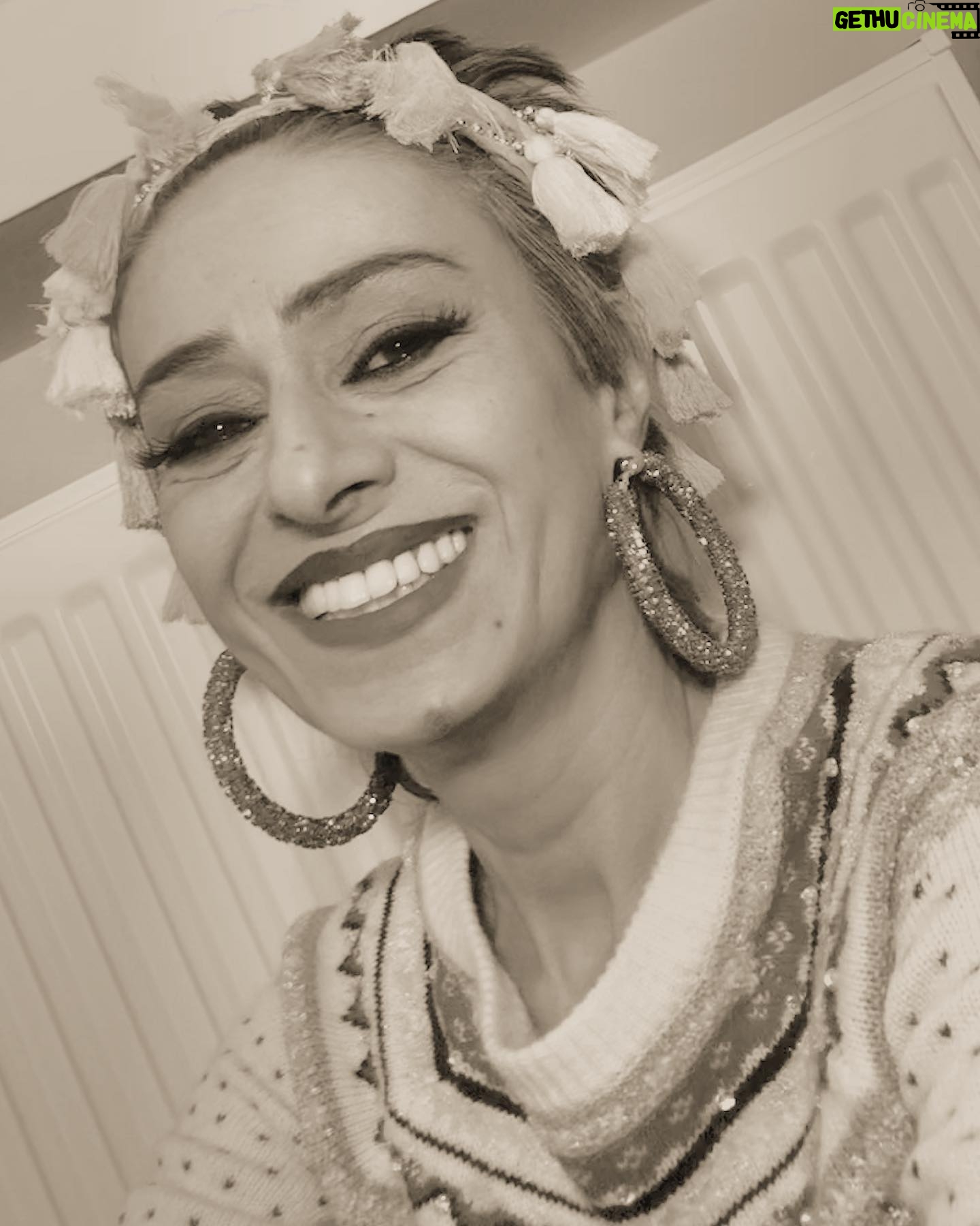 Yıldız Tilbe - 94.9K Likes -