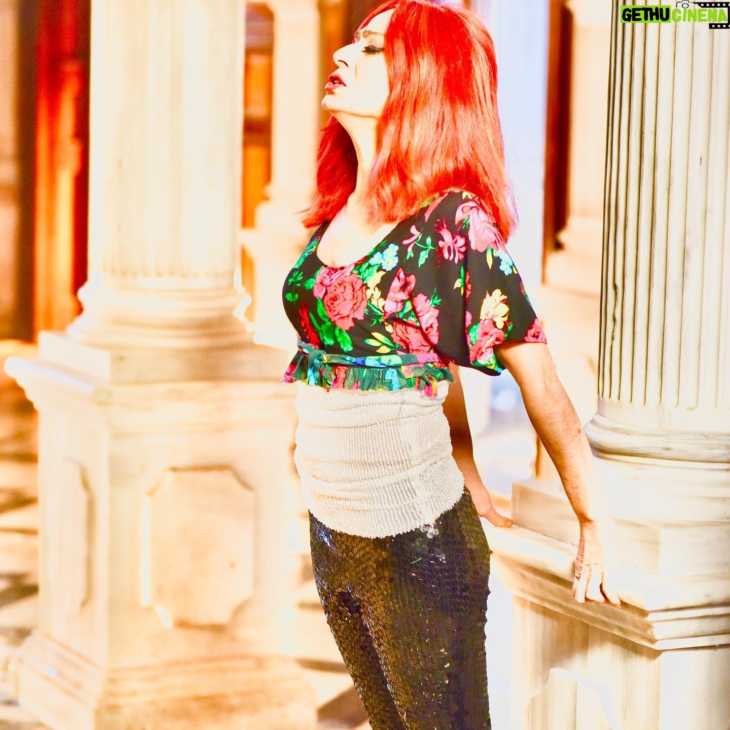 Yıldız Tilbe - 64.8K Likes -