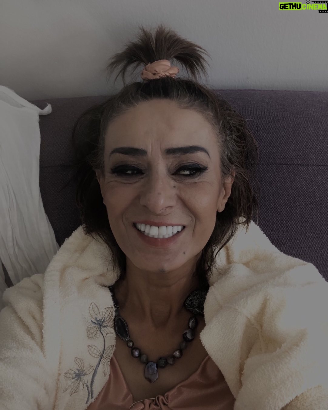 Yıldız Tilbe - 105.5K Likes -