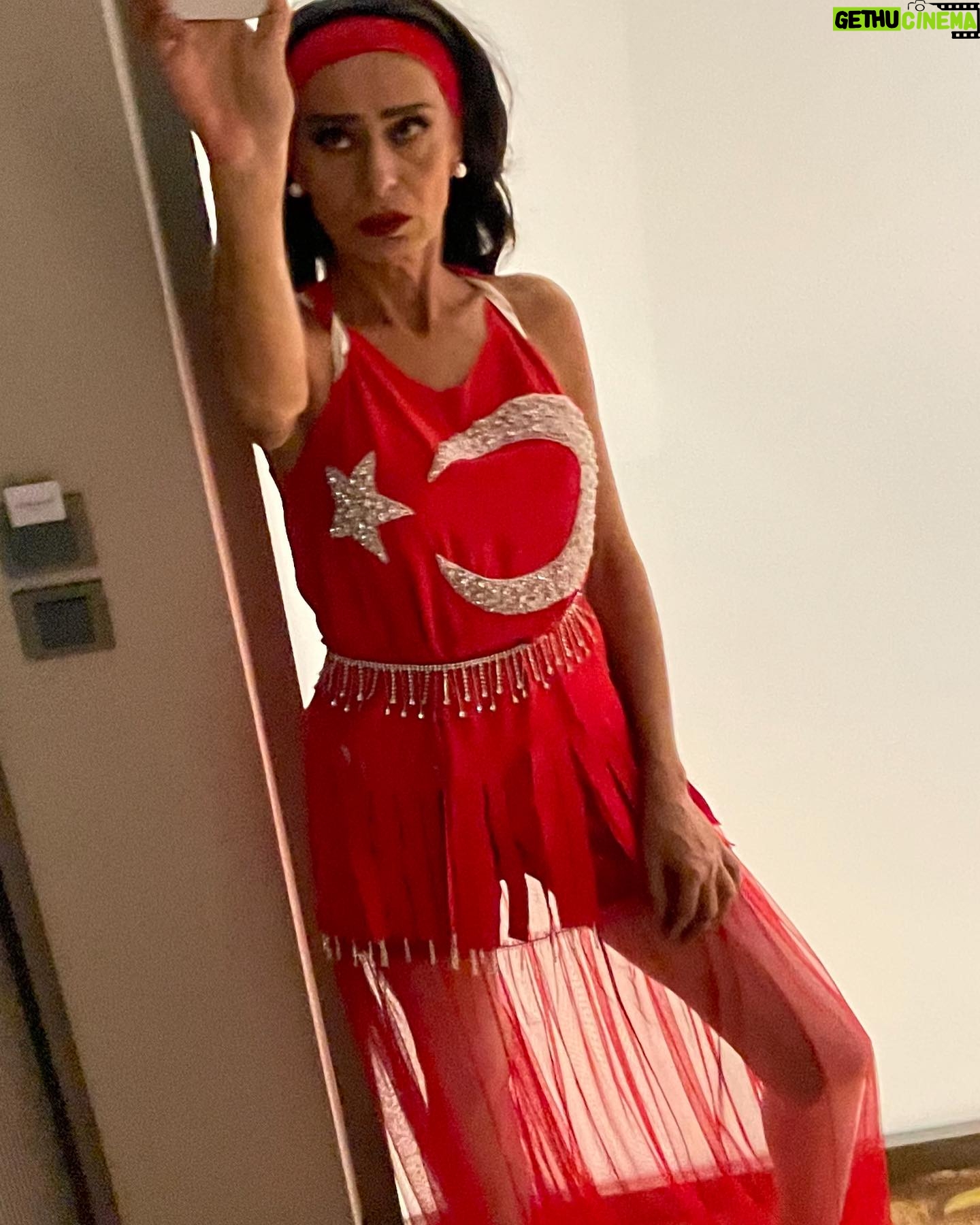Yıldız Tilbe - 144.1K Likes -