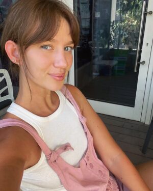 Yael Grobglas Instagram - Wanted a change. Now do I need to re work my personality to match my hair ?