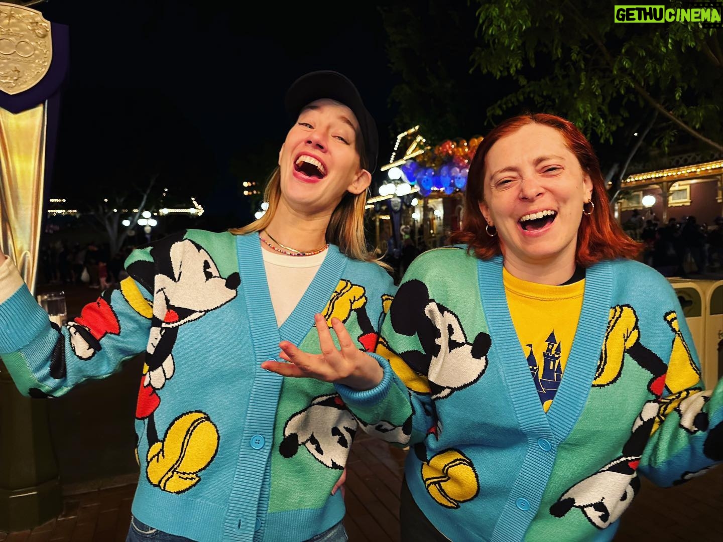 Yael Grobglas - 27K Likes - Met Mickey. Failed to play it cool.