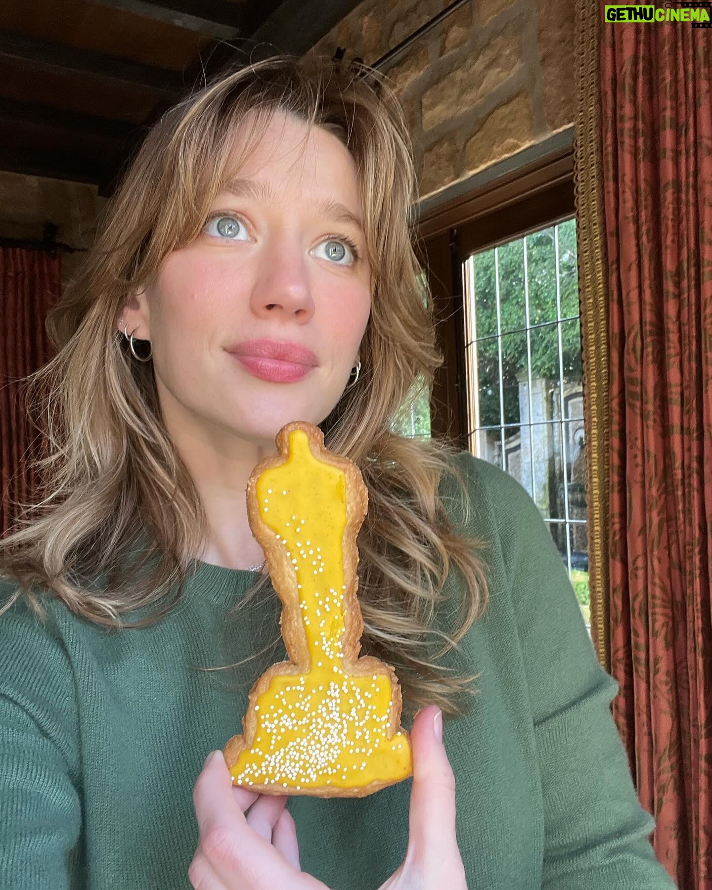 Yael Grobglas - 44.6K Likes - I’d like to thank the academy for this cookie.. it was so good I ate three.