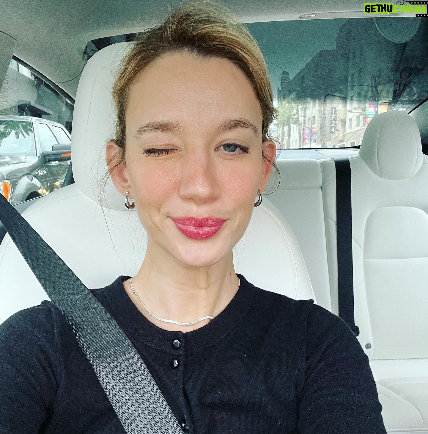 Yael Grobglas - 74.3K Likes - The escalation of a selfie attempt.