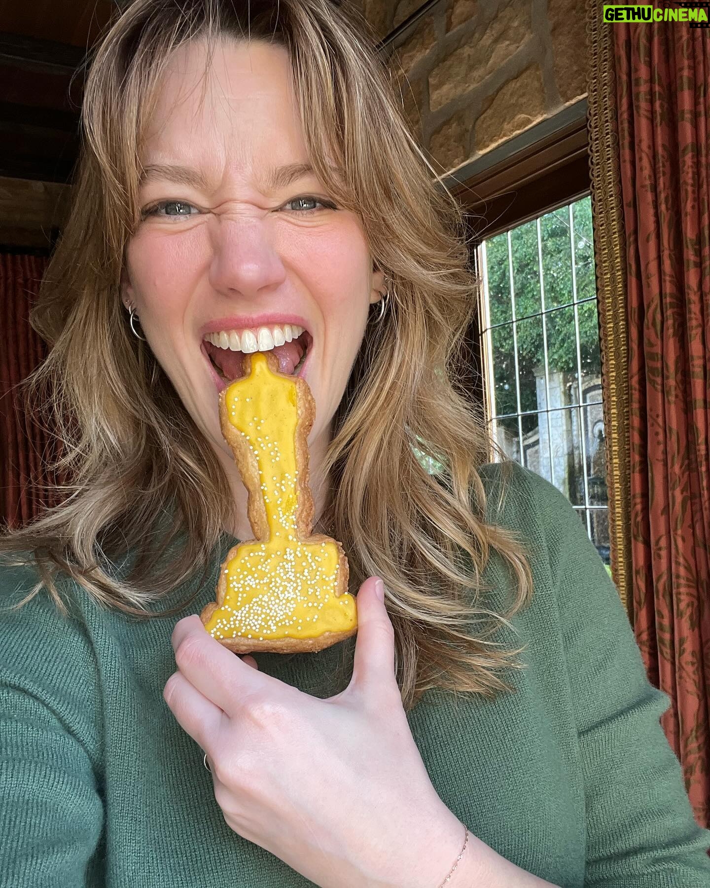 Yael Grobglas - 44.6K Likes - I’d like to thank the academy for this cookie.. it was so good I ate three.