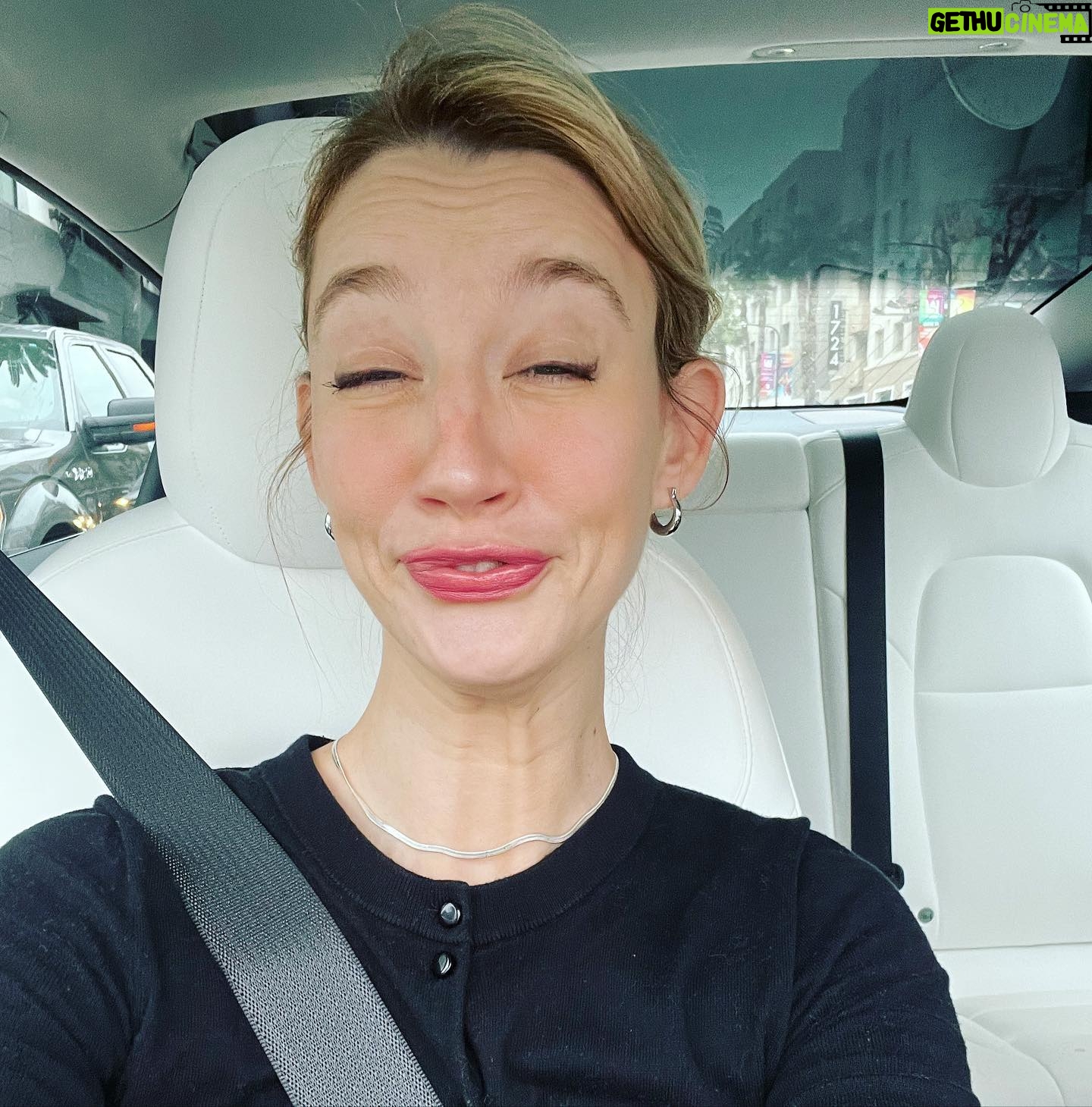 Yael Grobglas - 74.3K Likes - The escalation of a selfie attempt.