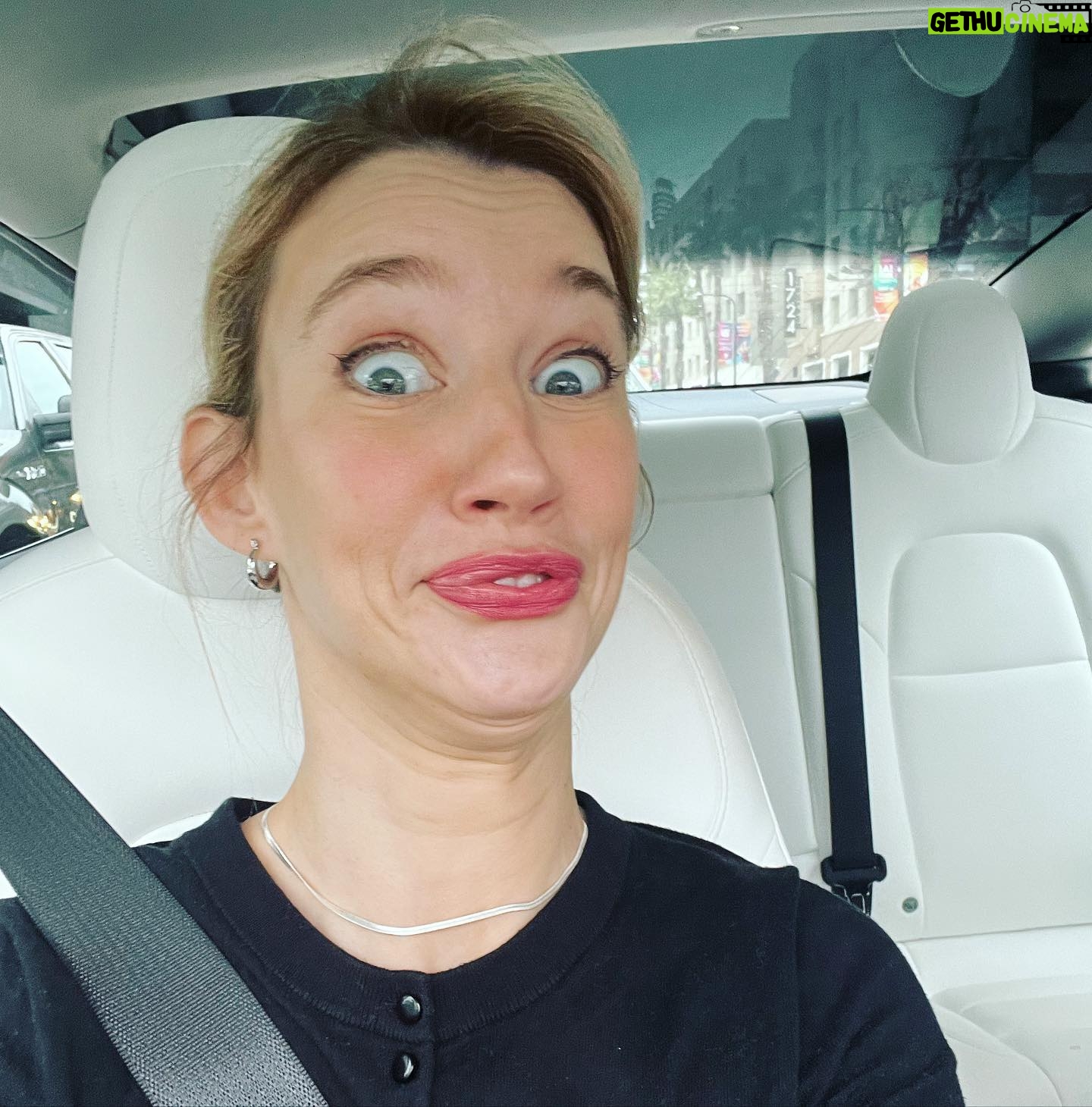 Yael Grobglas - 74.3K Likes - The escalation of a selfie attempt.