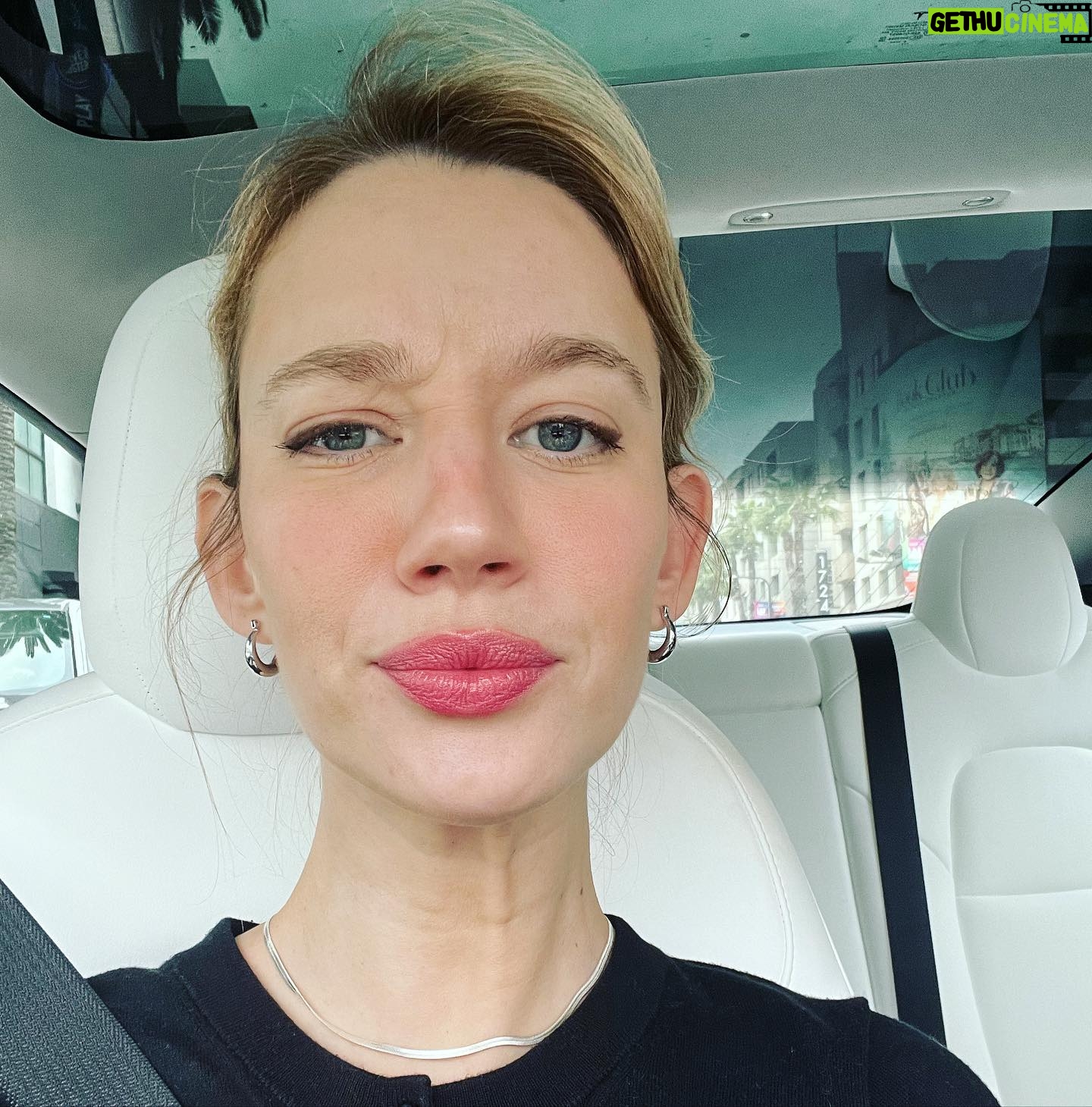 Yael Grobglas - 74.3K Likes - The escalation of a selfie attempt.