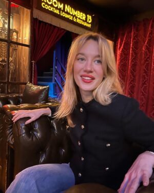 Yael Grobglas Instagram - How one might recognize ADHD when someone is forced to wait in a chair