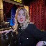 Yael Grobglas Instagram - How one might recognize ADHD when someone is forced to wait in a chair