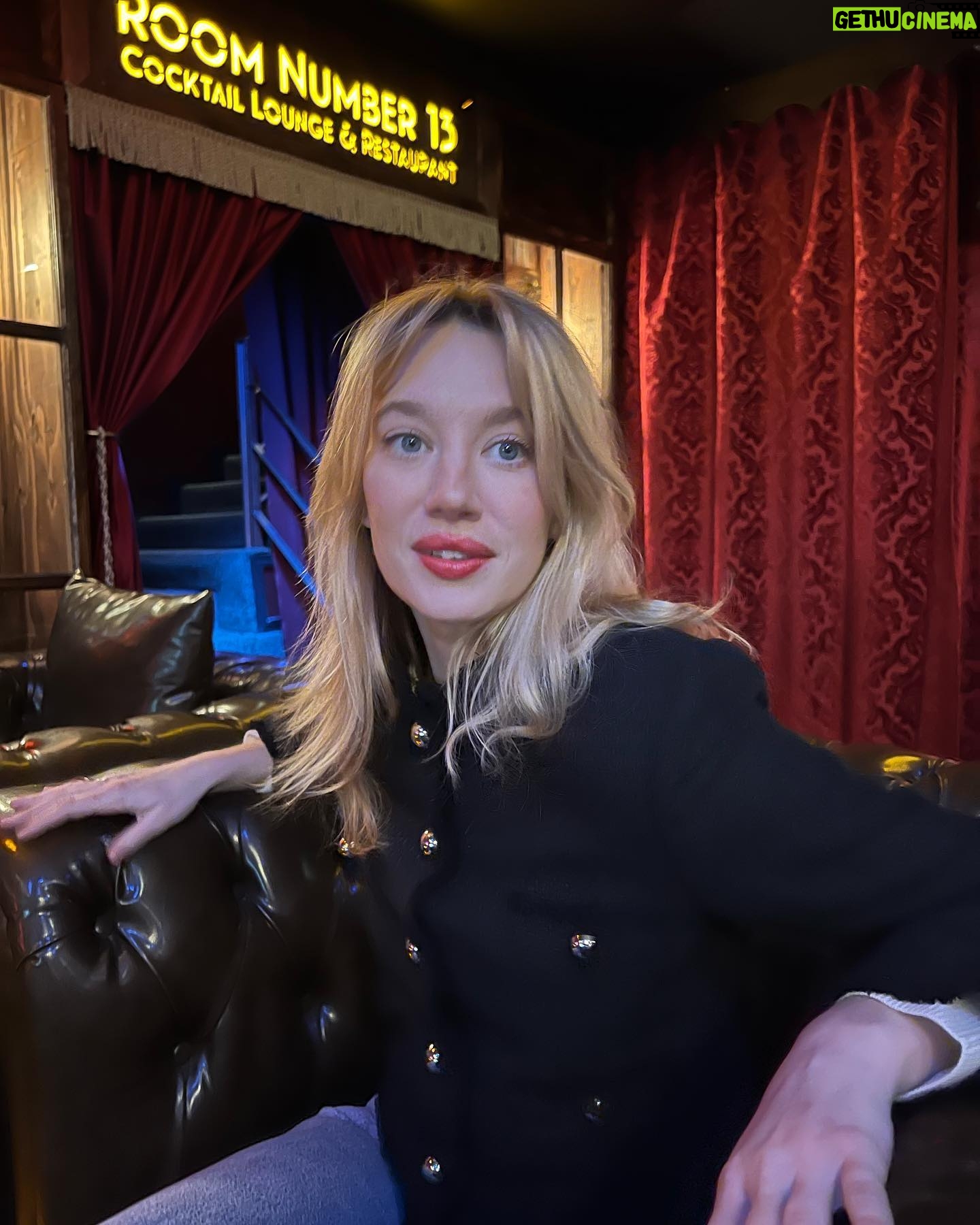 Yael Grobglas - 24.3K Likes - How one might recognize ADHD when someone is forced to wait in a chair