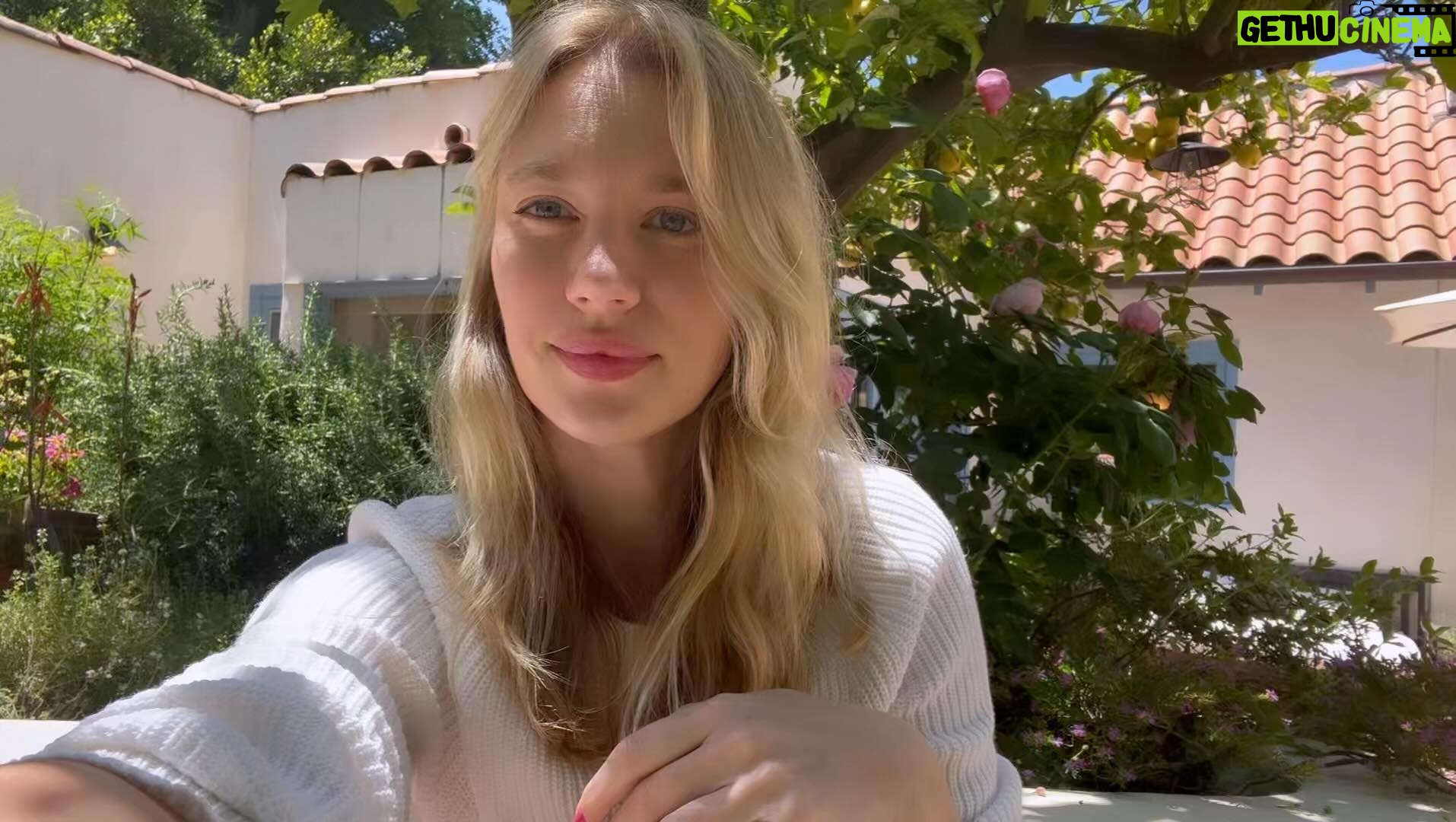 Yael Grobglas - 30.3K Likes - #ADHD and lemons.