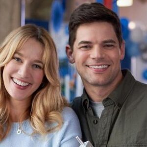 Yael Grobglas Instagram - Come see our delightful movie starring myself and one of my favorite humans @jeremymjordan 💙 #HanukkahOnRye @hallmarkchannel 

Premieres: Sun Dec 18 at 8/7c