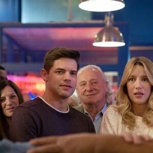 Yael Grobglas Instagram - Come see our delightful movie starring myself and one of my favorite humans @jeremymjordan 💙 #HanukkahOnRye @hallmarkchannel 

Premieres: Sun Dec 18 at 8/7c