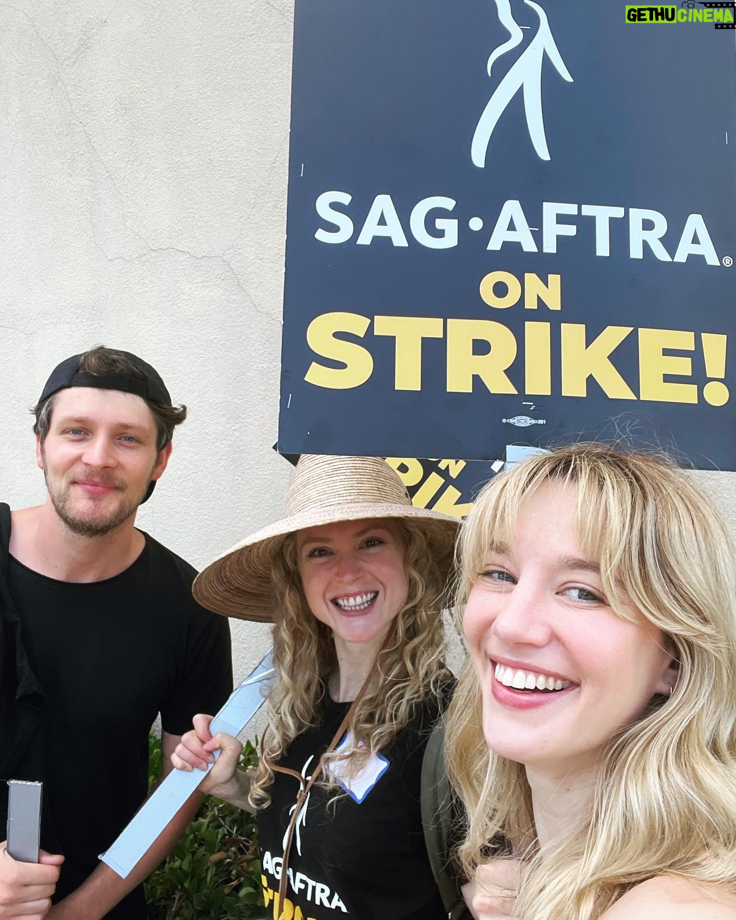 Yael Grobglas - 24.4K Likes - #SAGAFTRAstrong