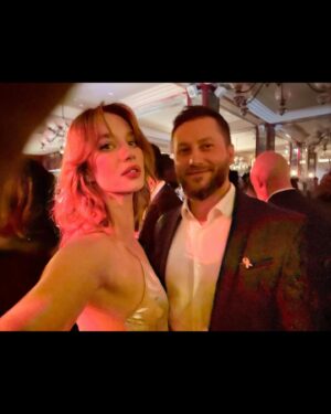 Yael Grobglas Instagram - Emmy night was fun (including a surprise pic with Weird Al) 
🎗️

#appletvplus