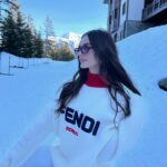Yael Shelbia Instagram - 🍒🍒❄️