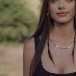 Yael Shelbia Instagram – יום שמחת תורה ה7.10 
בוקר שבת שהעירה את כולנו לבוקר השחור ביותר .
פתאום התחילו דיבורים על המסיבה של הנובה 
ושיש ״ ניצולים ״ הפיצו דפים ורשימות 
ואז אני רואה שובל בוסקילה נהריה 
אחת מחברות הילדות שלי 
שהייתה בנובה .. 
לא נפגשנו שנים ולא דיברנו שנים
ראיתי את השם שלה ולא האמנתי שזה קורה
חייגתי לאמא שלה מיד 
הבנתי שהיא ניצלה ושהיא תהיה בסדר 
אחרי כמה ימים פנו אליי מפרויקט פרידום דנסרס
הרגשתי שאני חייבת לשבת איתה לשמוע 
ושגם אתם תשמעו את הסיפור שלה 
אני בטוחה שכמעט כל אחד מכם מכיר מישהו שמכיר מישהו שחווה חוויה נוראית 
אז פונה אליכם תחזקו אותם , תחבקו אותם
ותדאגו שהם ואנחנו לעולם לא נפסיק לרקוד 
רוצה לשלוח מכאן חיזוקים לכולם 
ושבע״ה נדע ימים טובים יותר במהרה
שובל שלי אוהבת אותך 
ומשתתפת בצער המשפחות שאיבדו את יקיריהם 
🙏🏻
עם ישראל חי