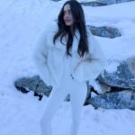 Yael Shelbia Instagram – 🎿☃️