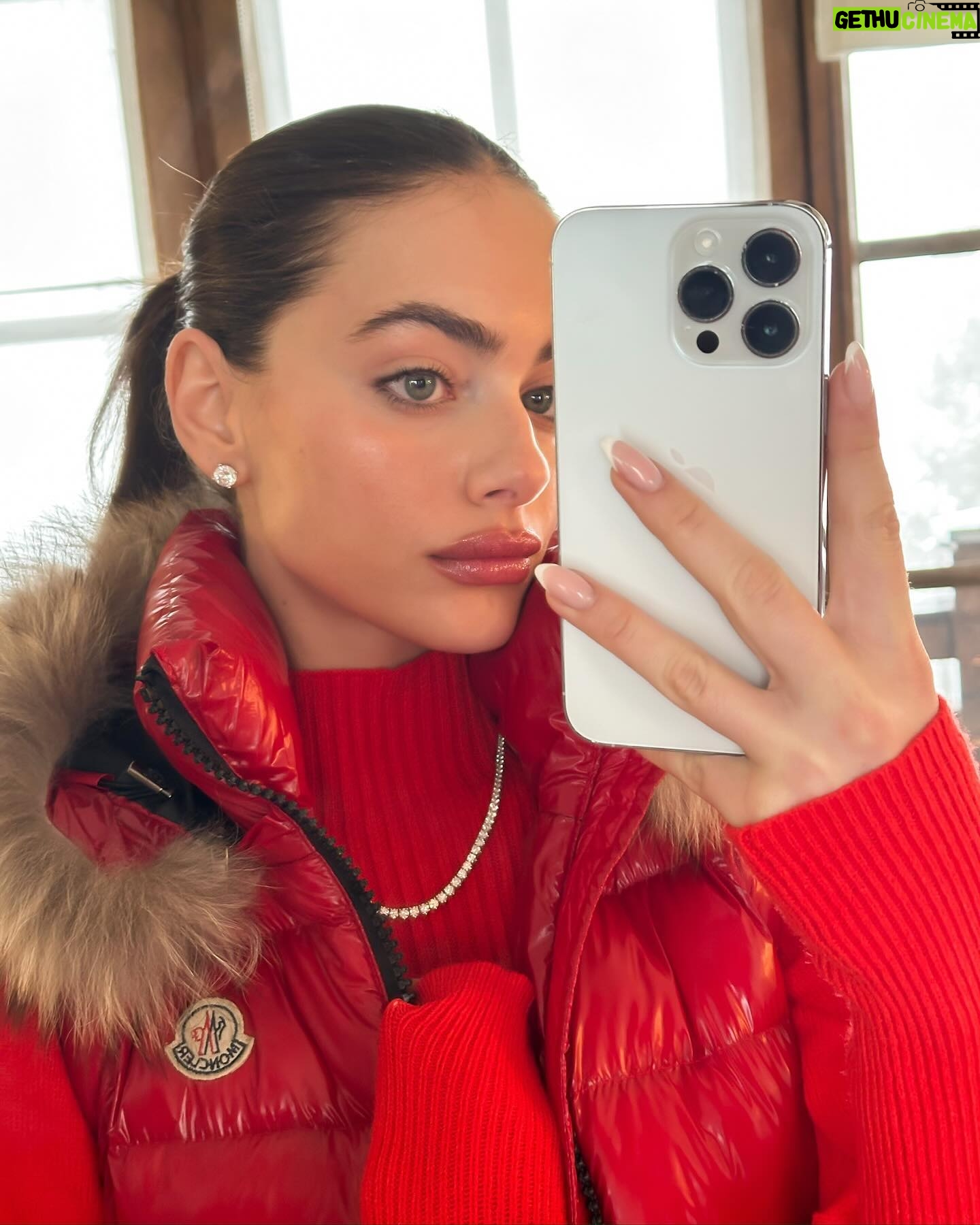 Yael Shelbia Instagram - Miss this white view ❄️