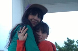 Yael Stone Instagram - A decade of friendship. @jackiecruz 🍊♥️