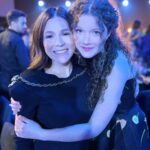 Yael Stone Instagram – Standing with mammoth talents @julia__savage and @delkathrynbarton at the AACTA awards and I felt totally and utterly out of place and in complete sensory overload. Let me explain. Firstly, I had a beautiful baby 8 weeks ago and we have a 4 and a half year  old. I’m stupidly tired. Secondly, I haven’t done fancy things for a long time. I spend most of my time and brain space running my not for profit @_hineighbour and most days I forget I am an actor. I put the high heels on literally at the red carpet and thought ‘I have no idea how to walk in these things, I may actually fall over’  I am aware of how much I’ve changed in the years following Orange is the New Black. I’m intimidated by how much older I look, I try the embrace that with gratitude for my life and life’s blessings (which sometimes make you tired and a lil haggard) and I’m proud of how I invest my time these days. Juggling being a parent, an actor and a worker for hopeful change alongside my love who is doing his own epic juggle is no sandwich in the park – but it’s beautiful, love filled chaos. It did mean I forgot my phone and wallet and my dear agent Lisa Mann had to order my Uber (owe you for that Lis) to get me home before my lactating boobs exploded – but I wouldn’t change a dang thing*.

*if I could magically reduce our global greenhouse gas emissions I would push the button and change that.