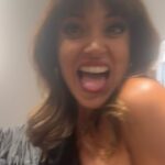 Yamila Reyna Instagram - Hace unos días fueron los 10 años @hm Y lo pasamos masomenos así 🤣 Look: @majo_olas para @rabanne Pelo: @giancarlodiazza Makeup: @danielarojast7