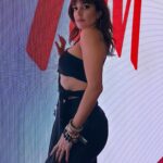 Yamila Reyna Instagram - Hace unos días fueron los 10 años @hm Y lo pasamos masomenos así 🤣 Look: @majo_olas para @rabanne Pelo: @giancarlodiazza Makeup: @danielarojast7