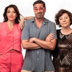 Yamila Reyna Instagram – Y “El show debe continuar”
Falta 1 MESSSSS!!! Y se viene esta gran comedia 
@mimadreminoviayyo.cl 🎭
Con @chamojung @m.elenaduvauchelle en 
📍@teatro_nescafe 
🎟️ @ticketmastercl 
📆 del 8 al 10 de mayo.