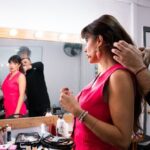 Yamila Reyna Instagram – Y volví! 
Nose como pasaron 6 años…
Pero volver a verlos en vivo, sentir las risas, los aplausos, ver sus caras! sentir esa energía, pfff si supieran lo feliz que me hacen sentir!
3000 personas en apenas 3 funciones! 
Gracias gracias y gracias!
Nos vemos hoy en @mimadreminoviayyo.cl 🎭 
Sueñen con los ojos abiertos, SIEMPRE
Gracias @teatro_nescafe que lujo tu escenario.